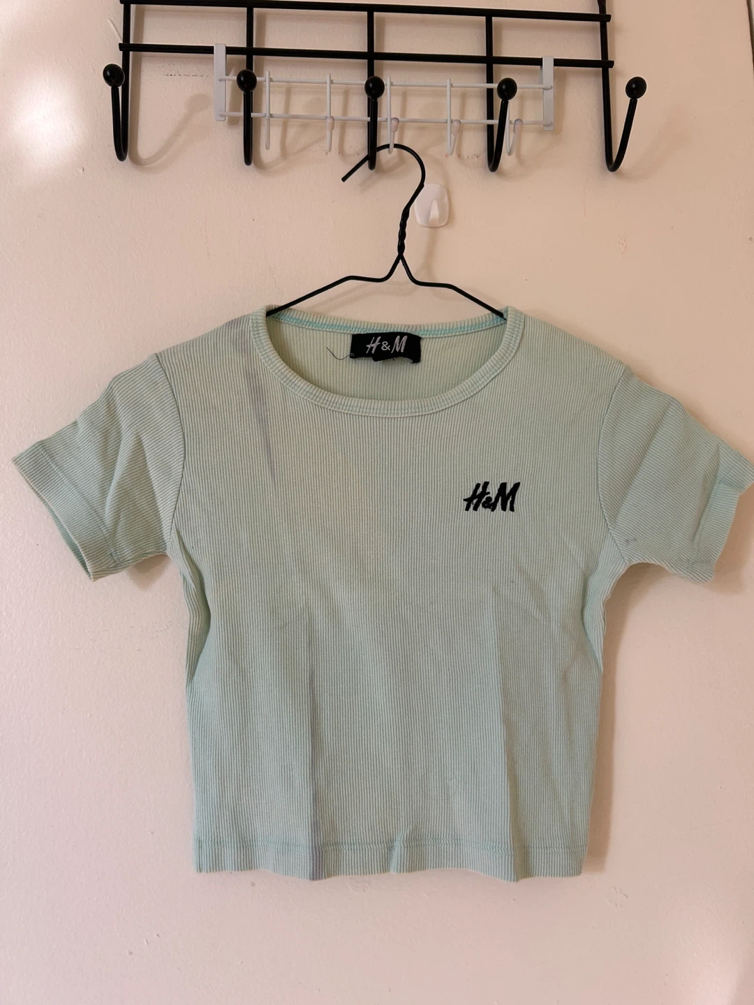 Bundle of 4 Women's Crop Tops (H&M, SHEIN, Unbranded) - photo 4