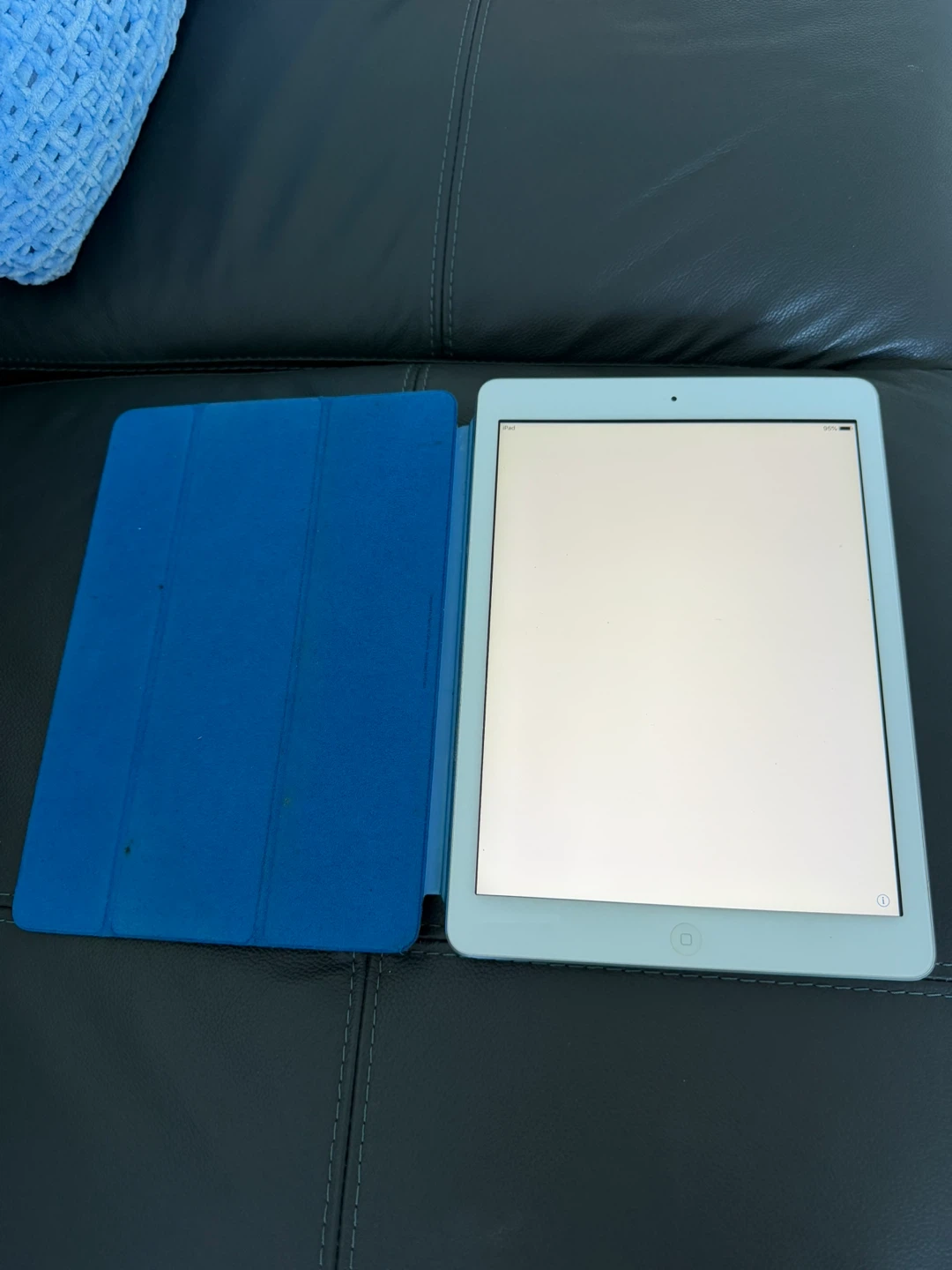 Apple iPad Air - 64GB with Blue Case - photo 4
