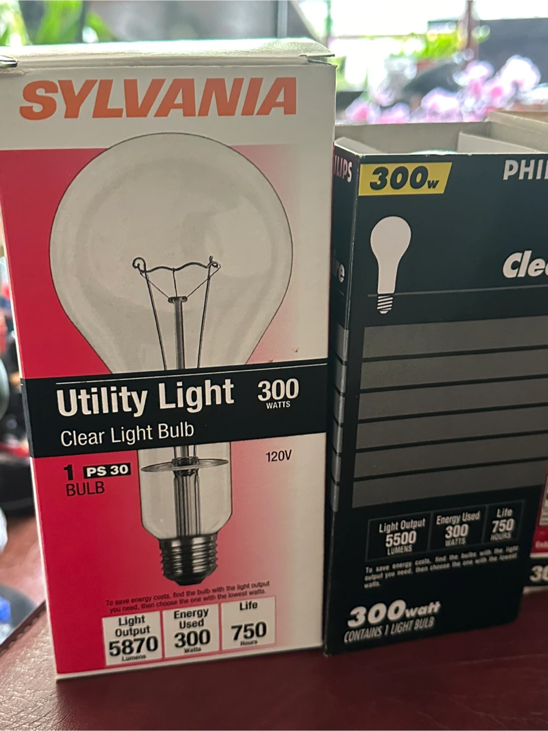 300 watt light bulbs $20 each - photo 2