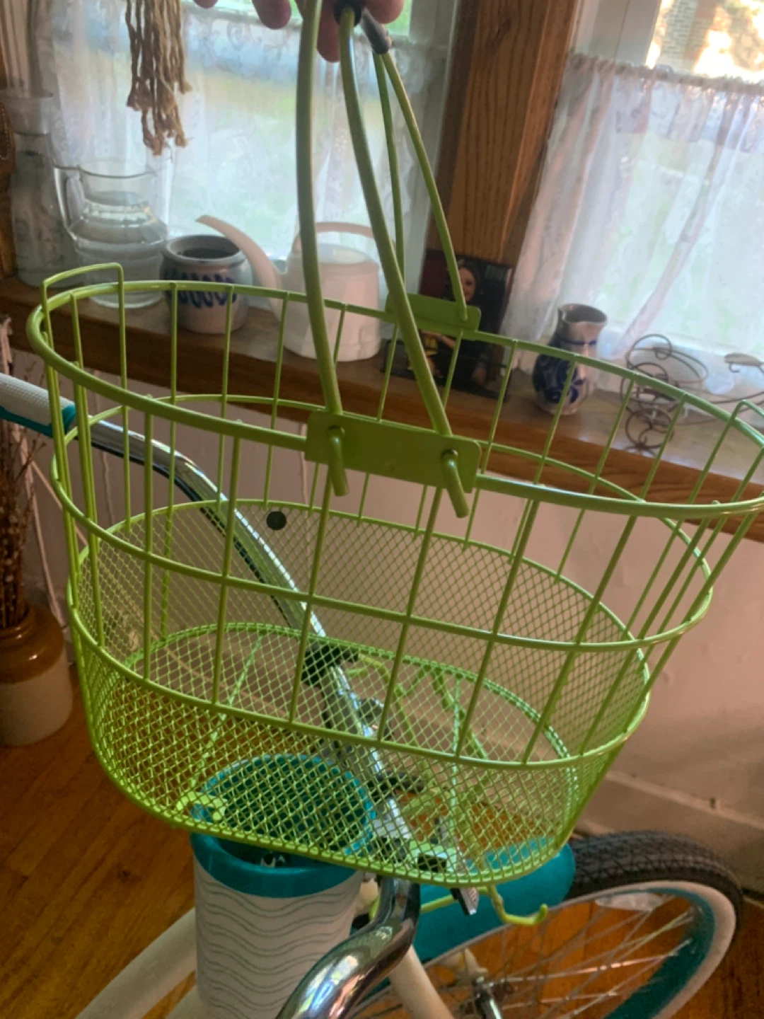 Beach cruiser bike with cup holder and detachable basket - photo 2