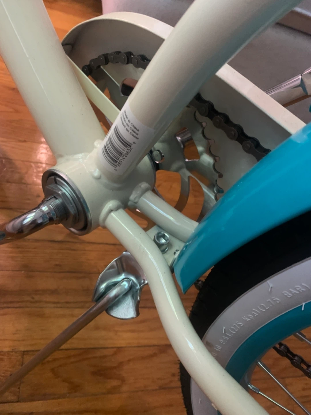 Beach cruiser bike with cup holder and detachable basket - photo 4