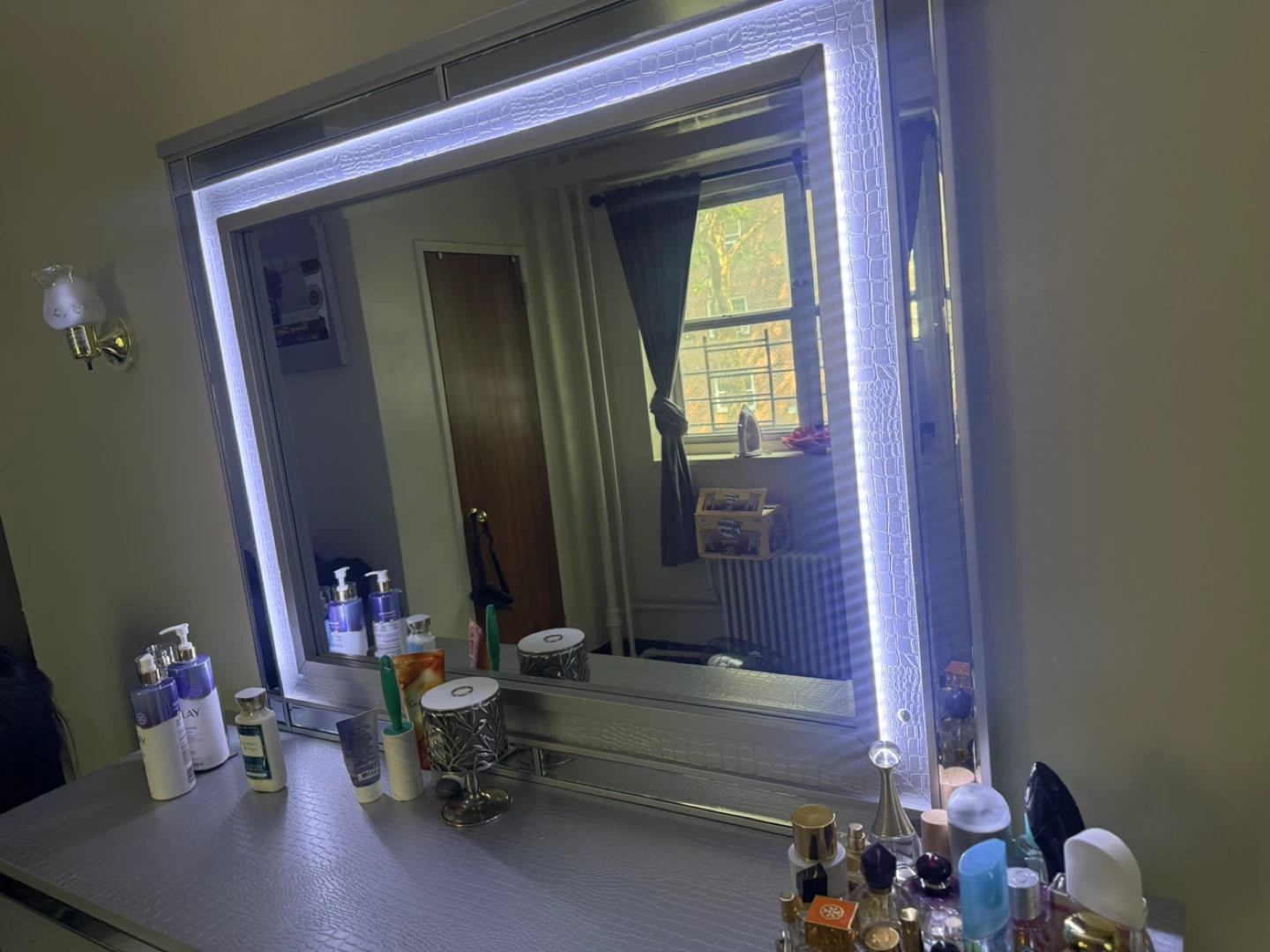 Silver Crocodile Texture Dresser with Light-Up Mirror - photo 2