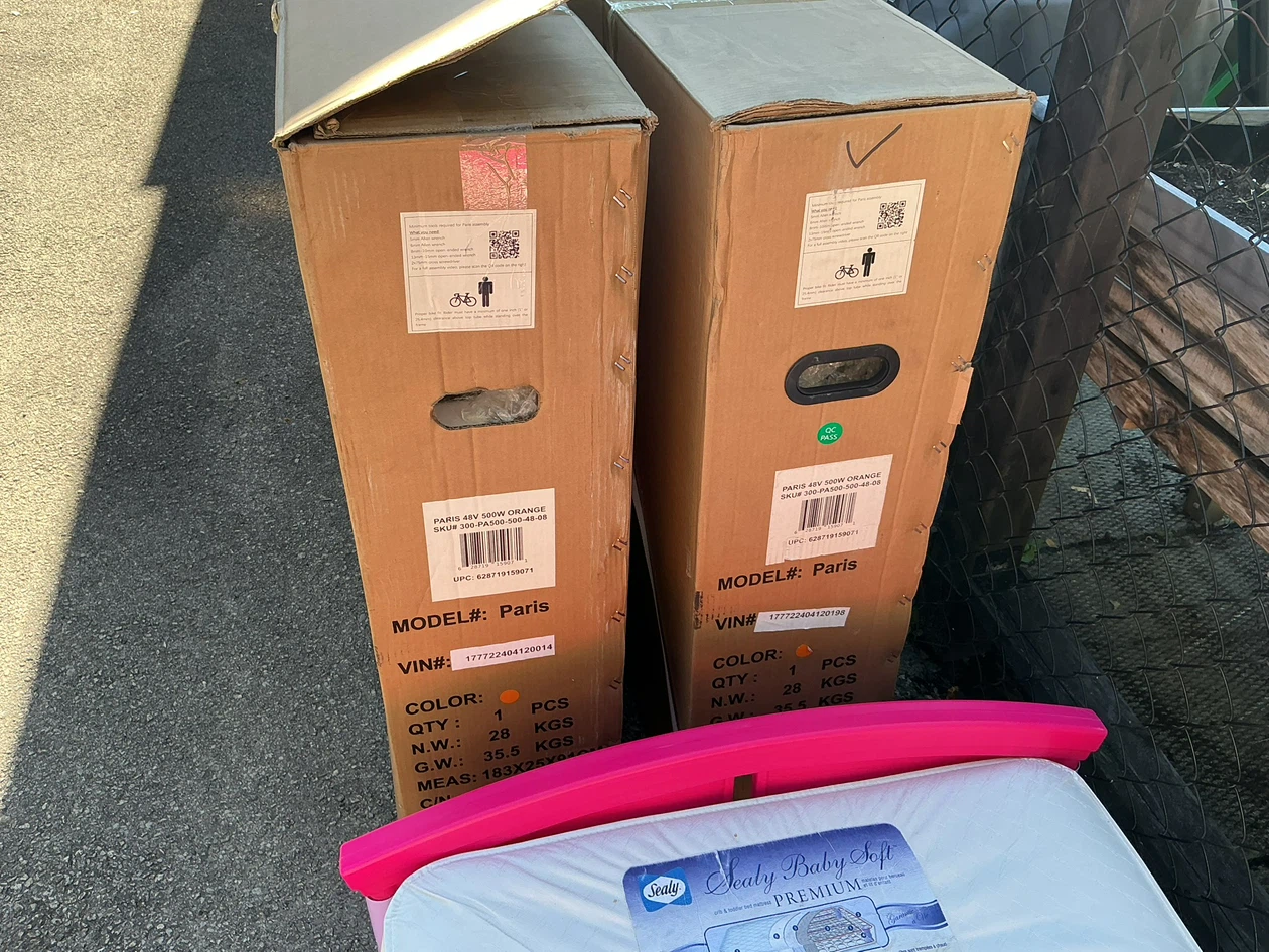 2 Brand New Daymak Paris E-Bikes in Boxes Low-Step ! - photo 4