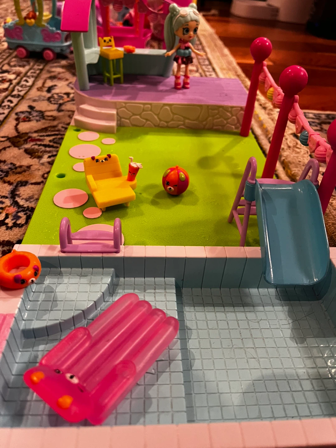 Shopkins Lil' Secrets Pool Party Playset