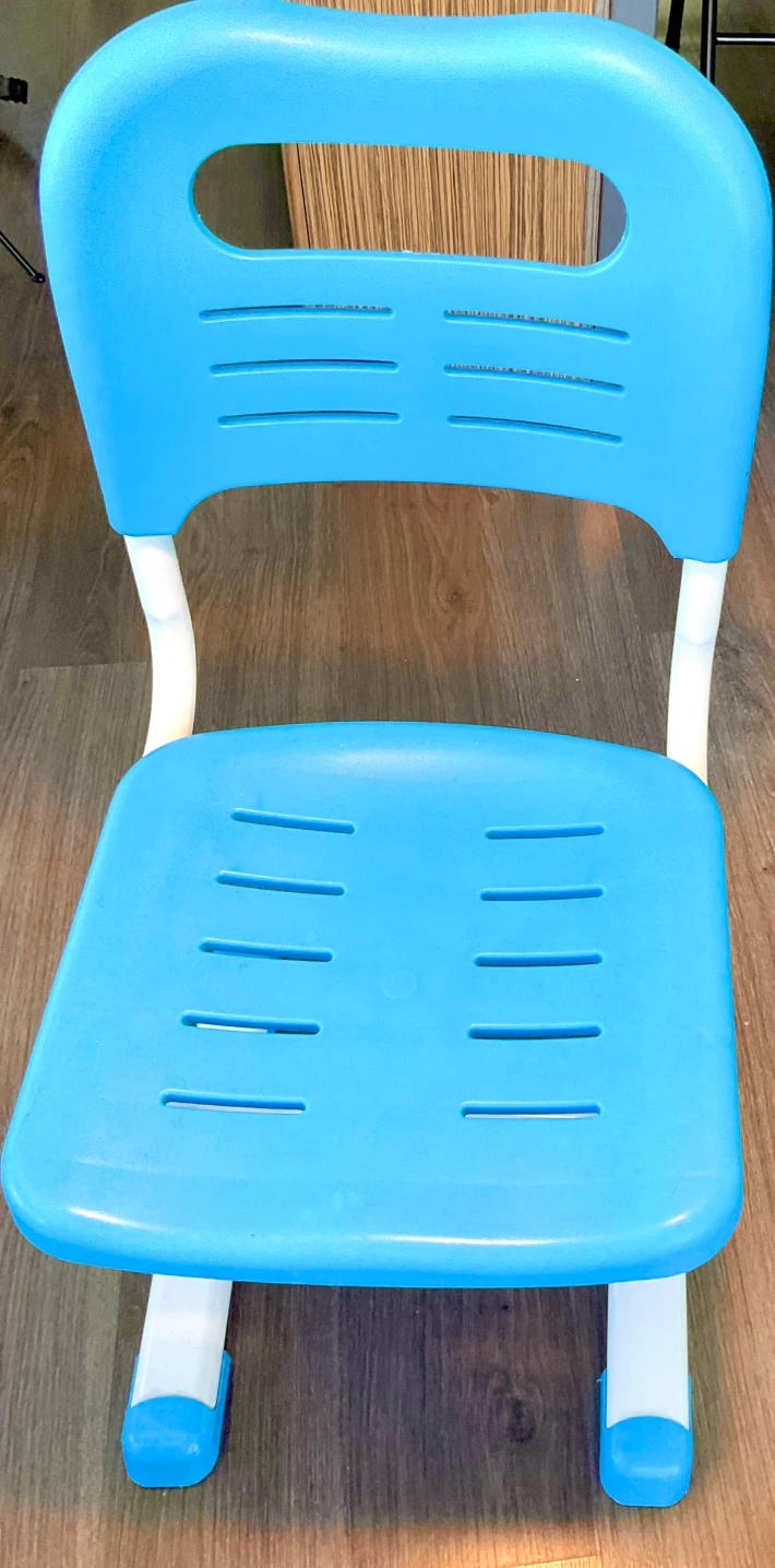 Adjustable Children's Desk and Chair Set - photo 2