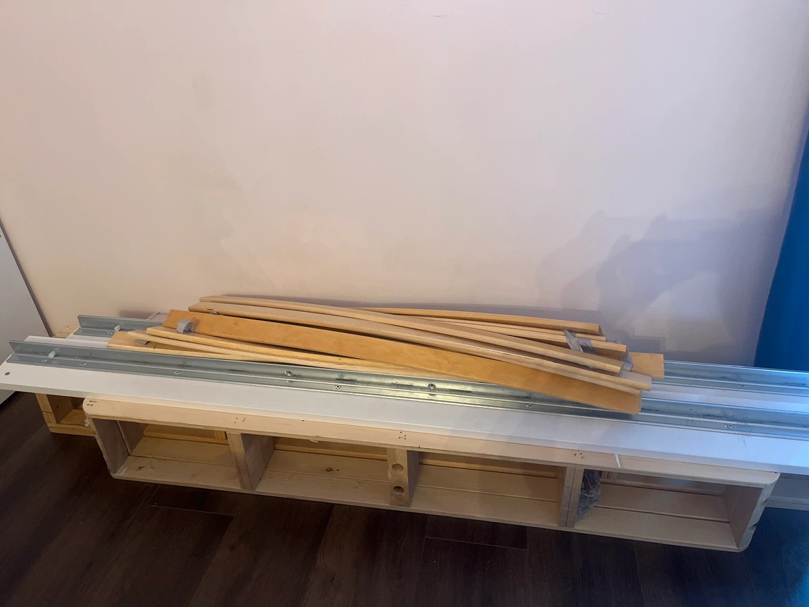 Single white bed frame - photo 3