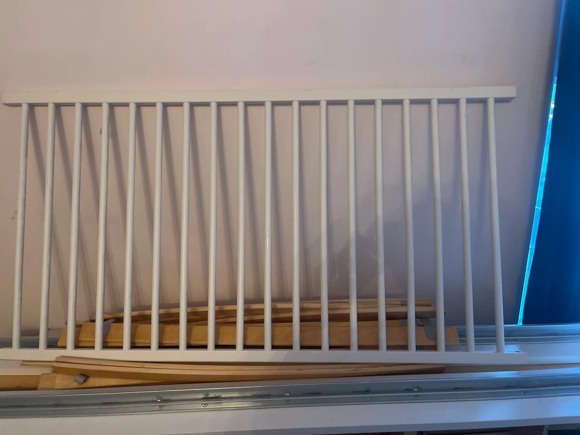 Single white bed frame - photo 4
