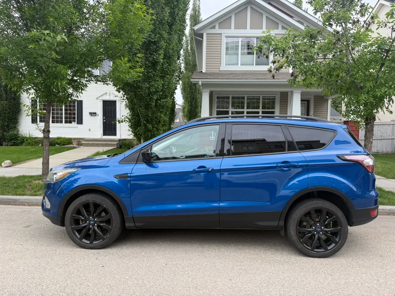 Blue Ford Escape - photo 2