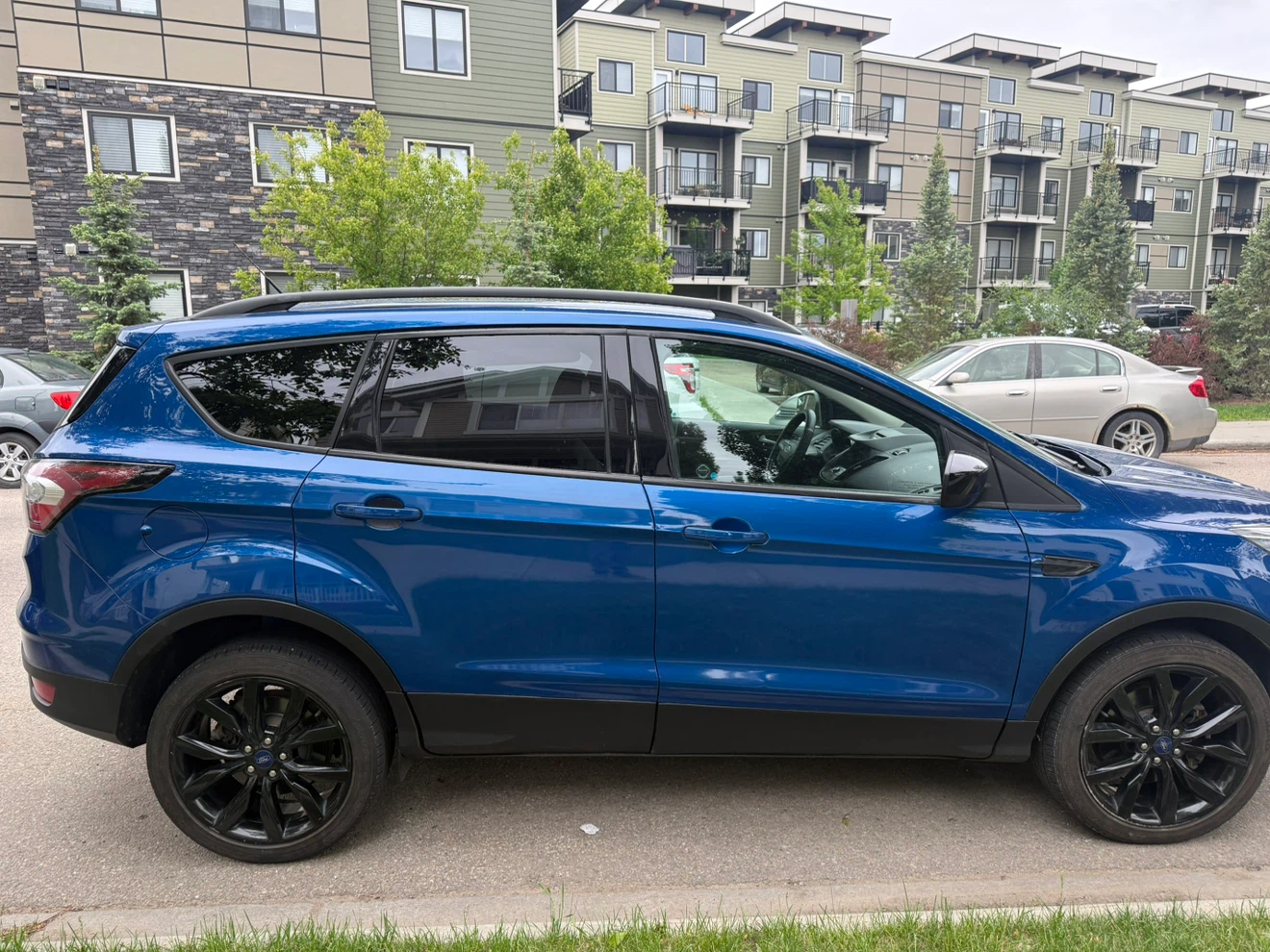 Blue Ford Escape - photo 3