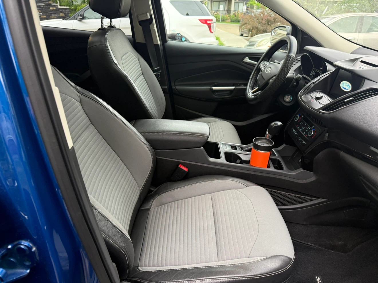 Blue Ford Escape - photo 5