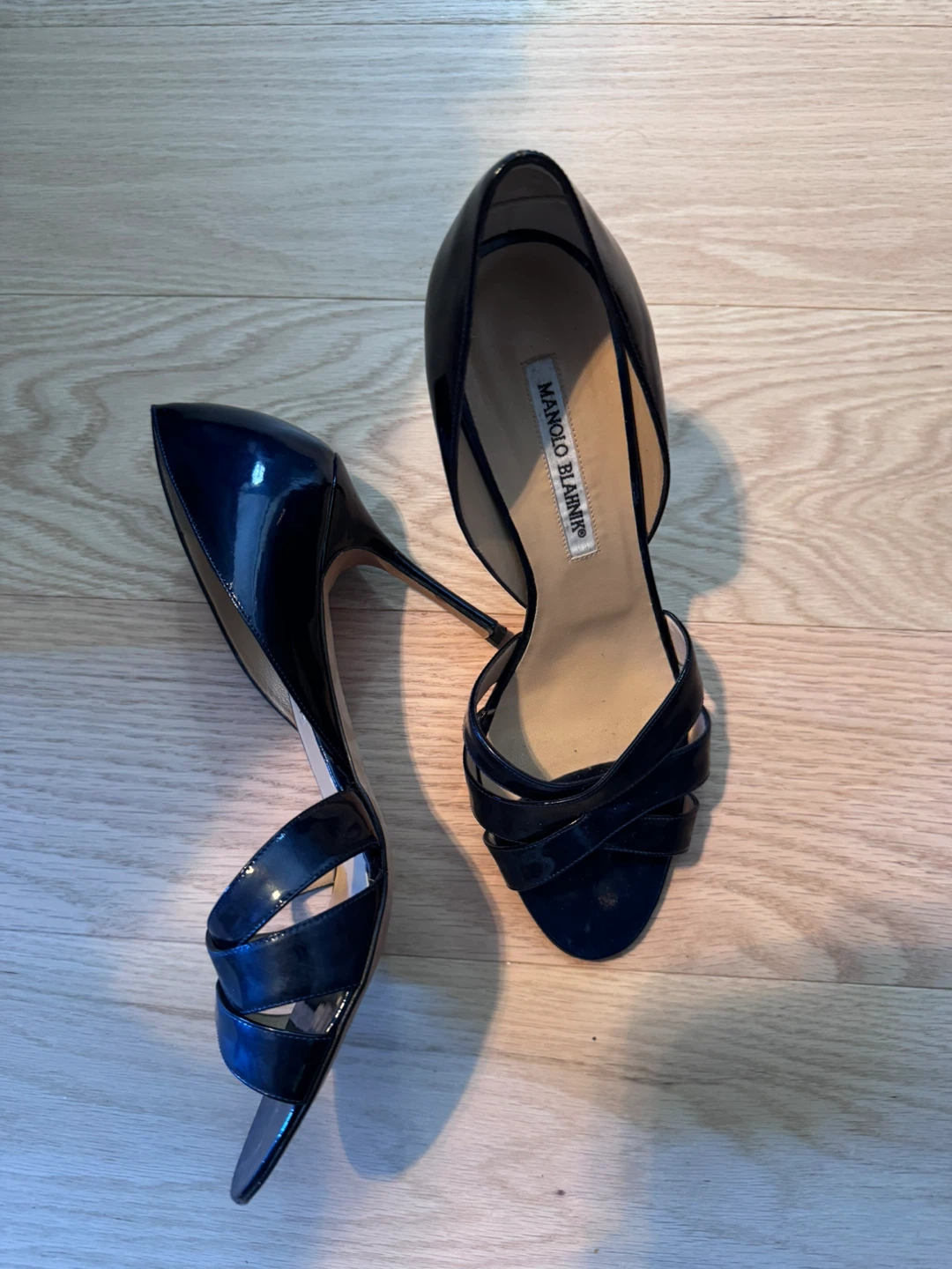Manolo Blahnik Black Patent Heels - Size 39 - photo 2