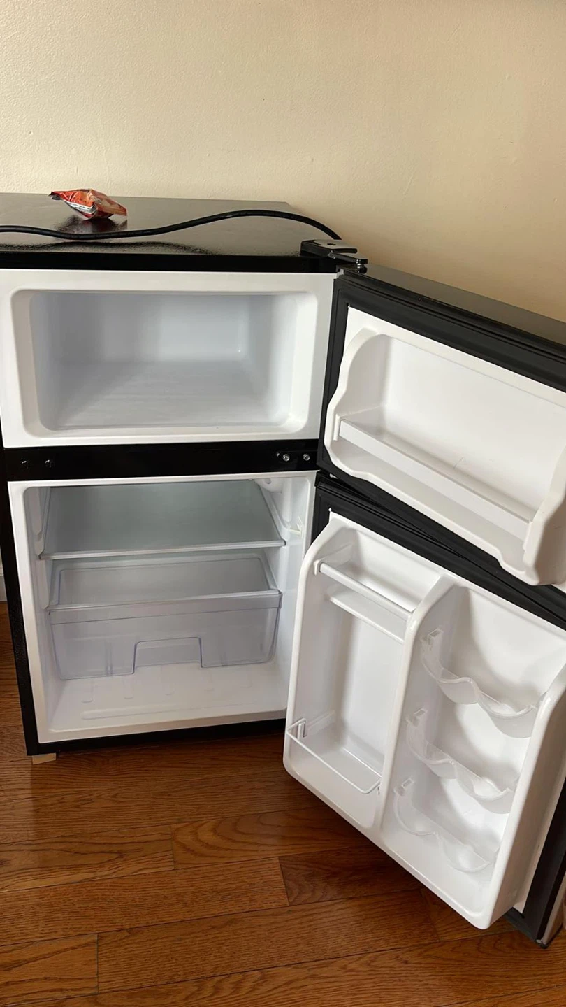 Whirlpool Compact Refrigerator - photo 3