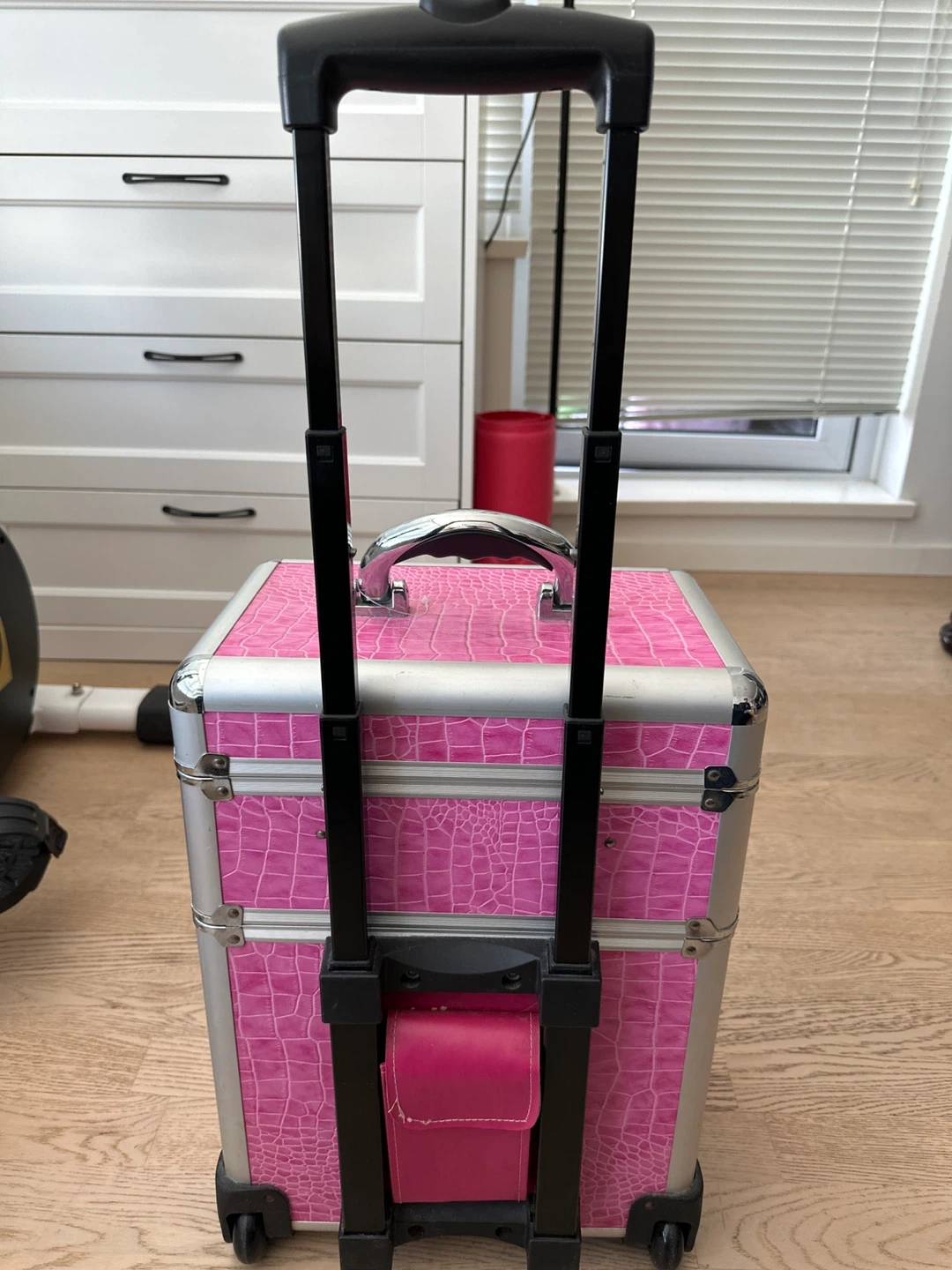 Pink Crocodile Pattern Rolling Makeup Train Case - photo 3