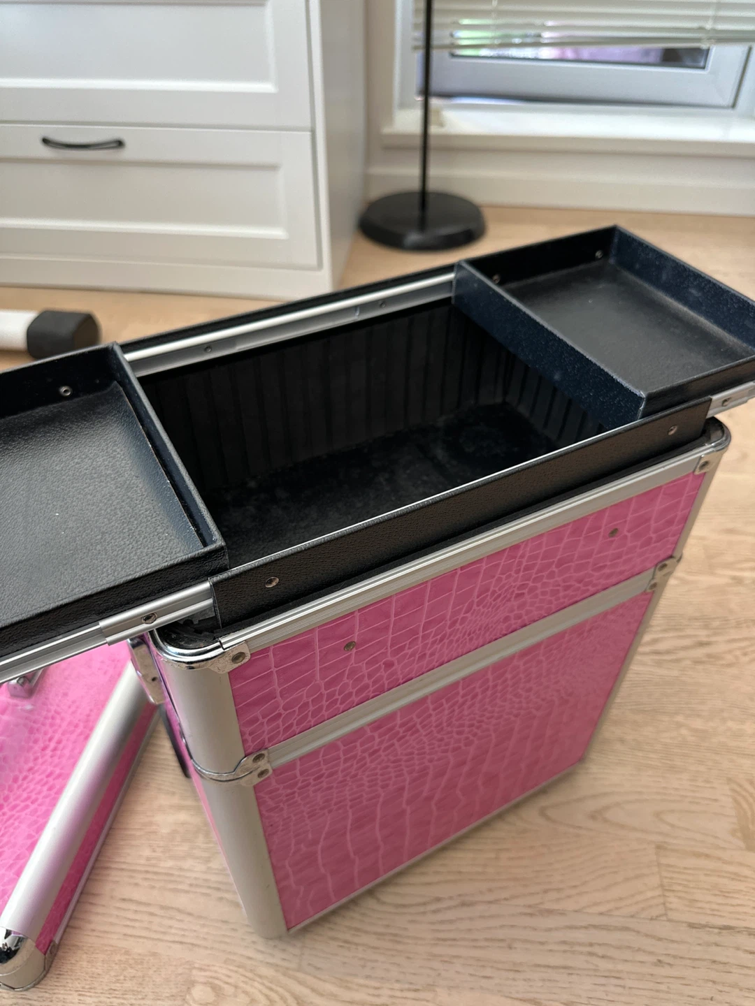 Pink Crocodile Pattern Rolling Makeup Train Case - photo 4