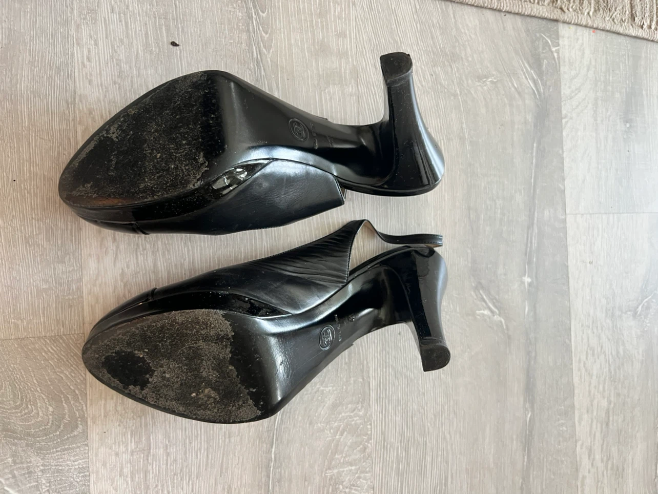 Chanel Black Patent Leather Slingback Heels - photo 4