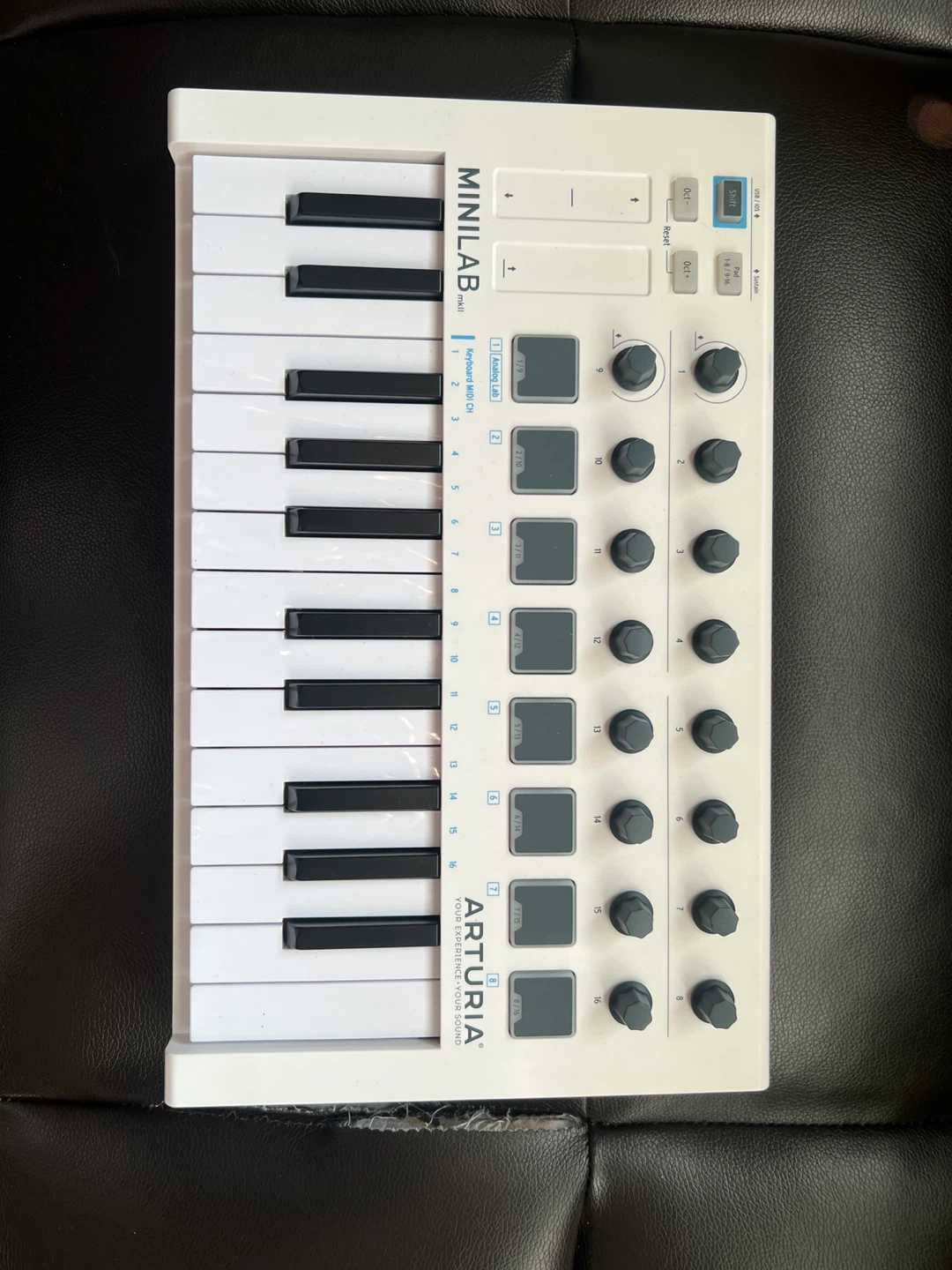 MiniLab MkII 25 Mini Key Controller - White