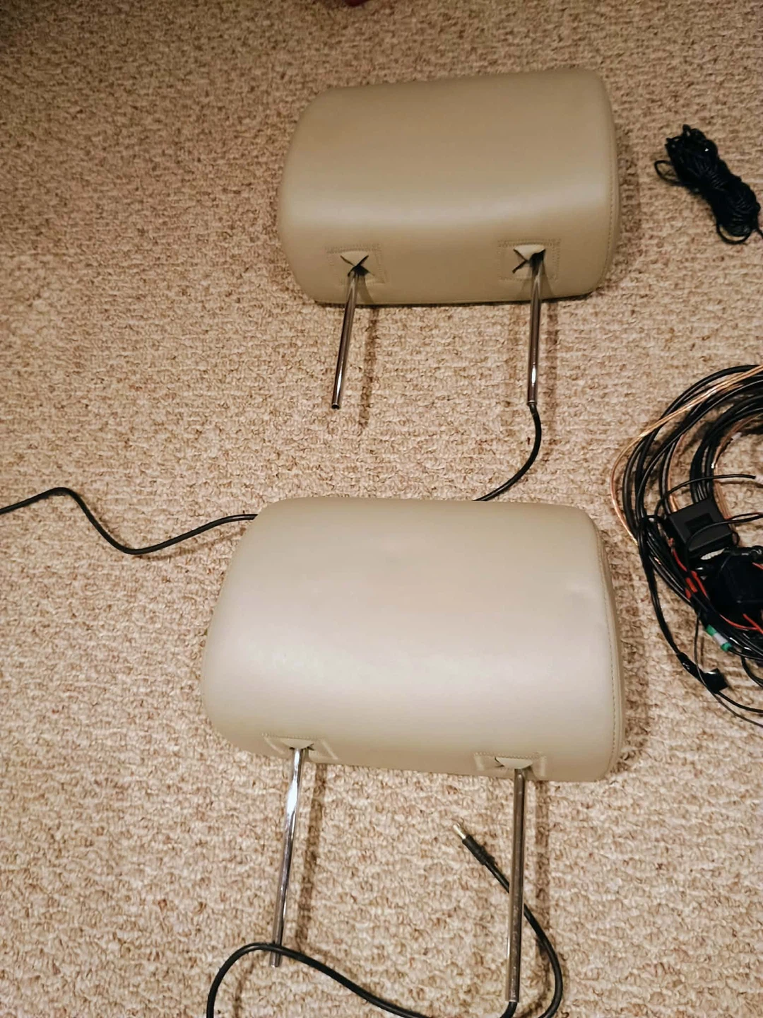 Car Headrest Monitors with DVD Player and Accessories - photo 2