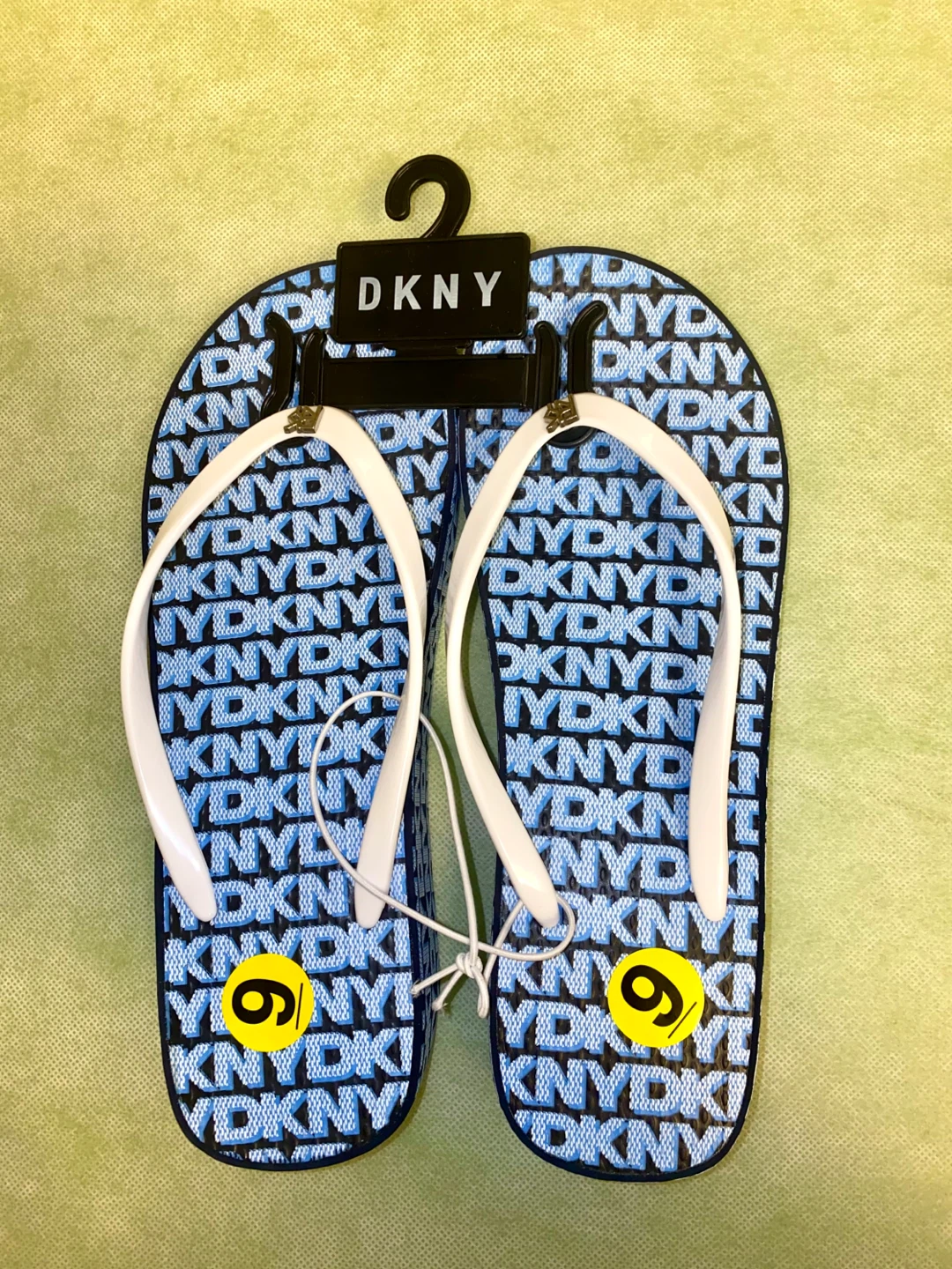 DKNY Flip Flops for ladies - Size 9. Authentic