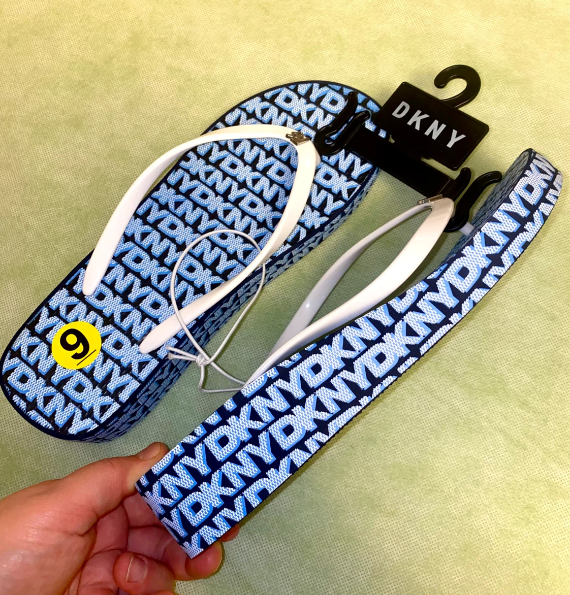 DKNY Flip Flops for ladies - Size 9. Authentic - photo 2