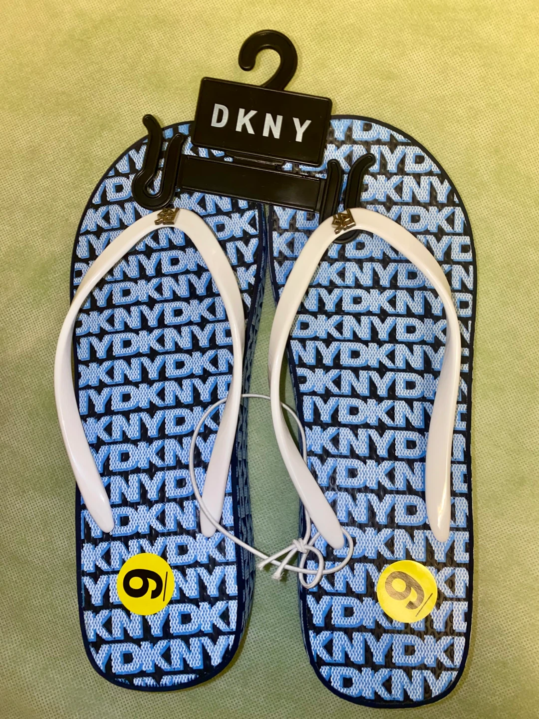 DKNY Flip Flops for ladies - Size 9. Authentic - photo 4