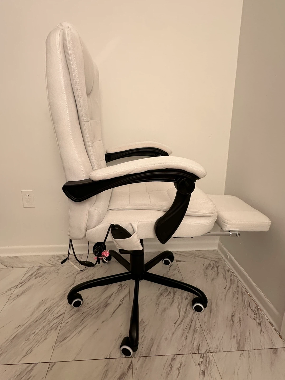 White massage office chair with footrest - photo 3