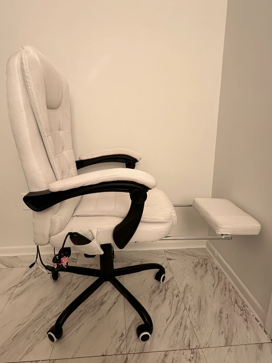 White massage office chair with footrest - photo 4