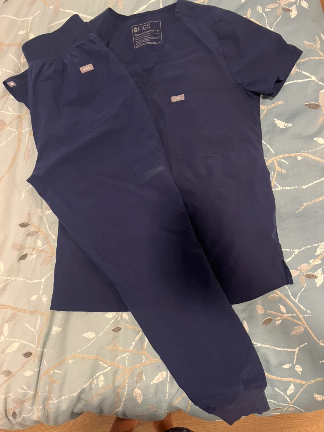 FIGS Navy Blue Scrub Top & Pants jogger Set
