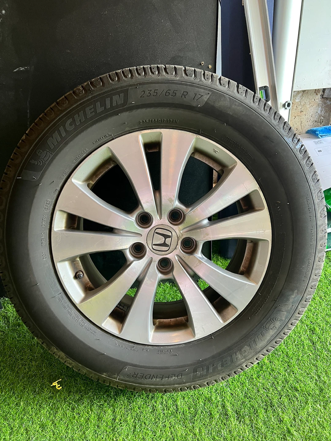 Michelin Defender 2 235/65 R 17 Tires on Honda Rims