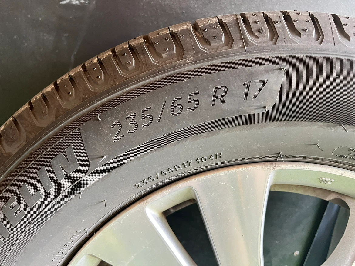 Michelin Defender 2 235/65 R 17 Tires on Honda Rims - photo 3