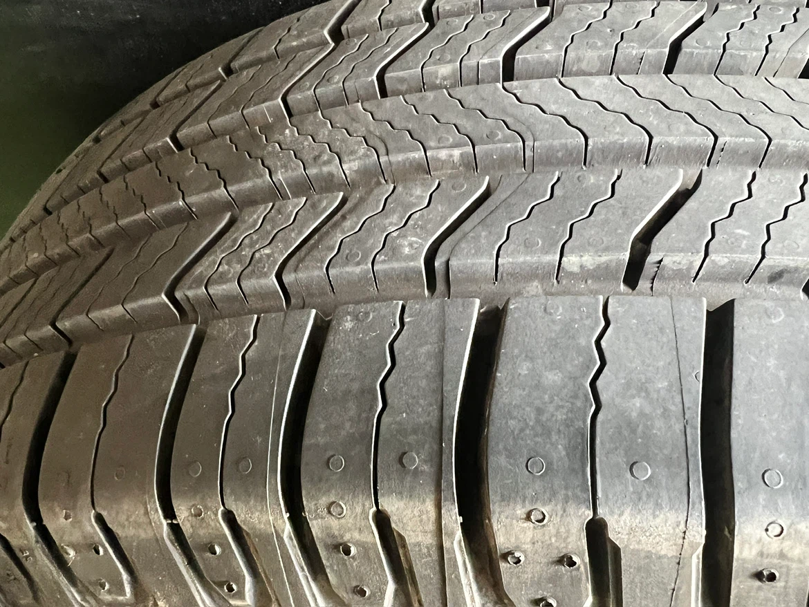 Michelin Defender 2 235/65 R 17 Tires on Honda Rims - photo 4