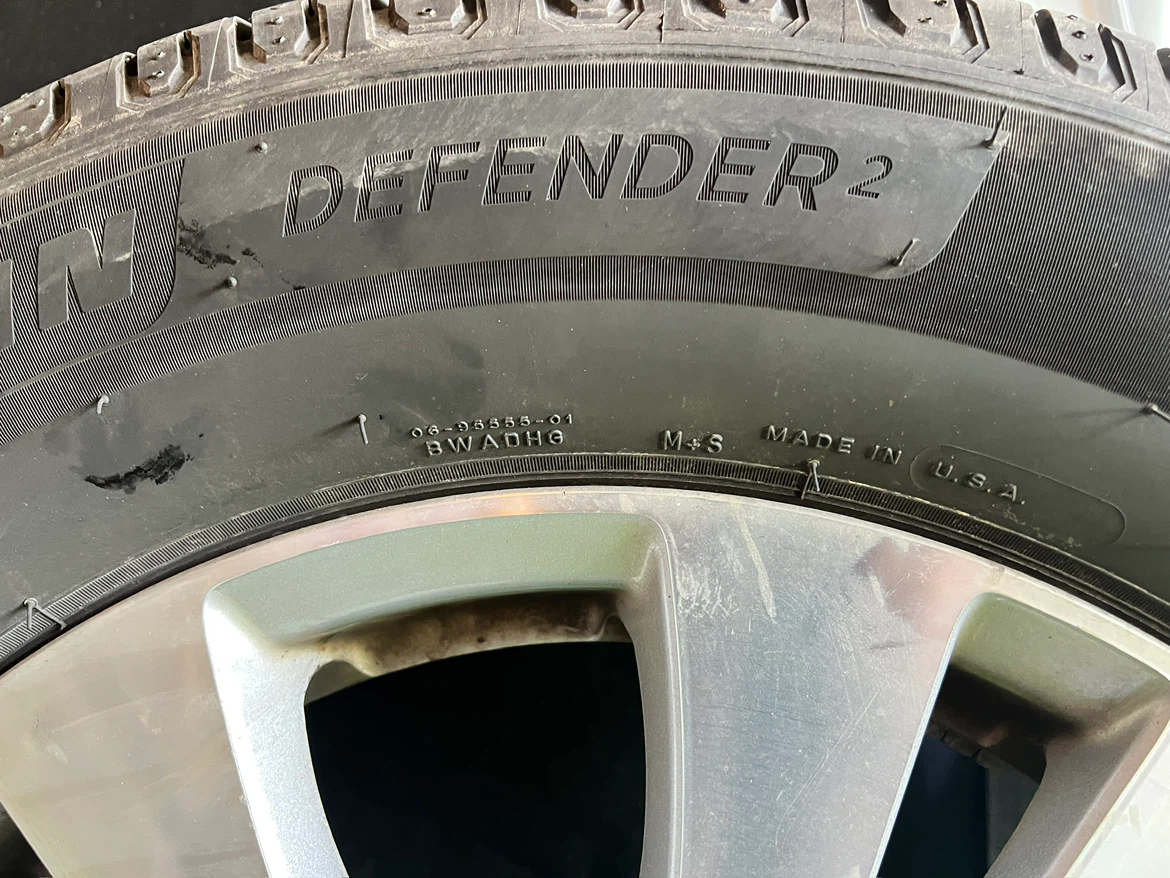 Michelin Defender 2 235/65 R 17 Tires on Honda Rims - photo 5