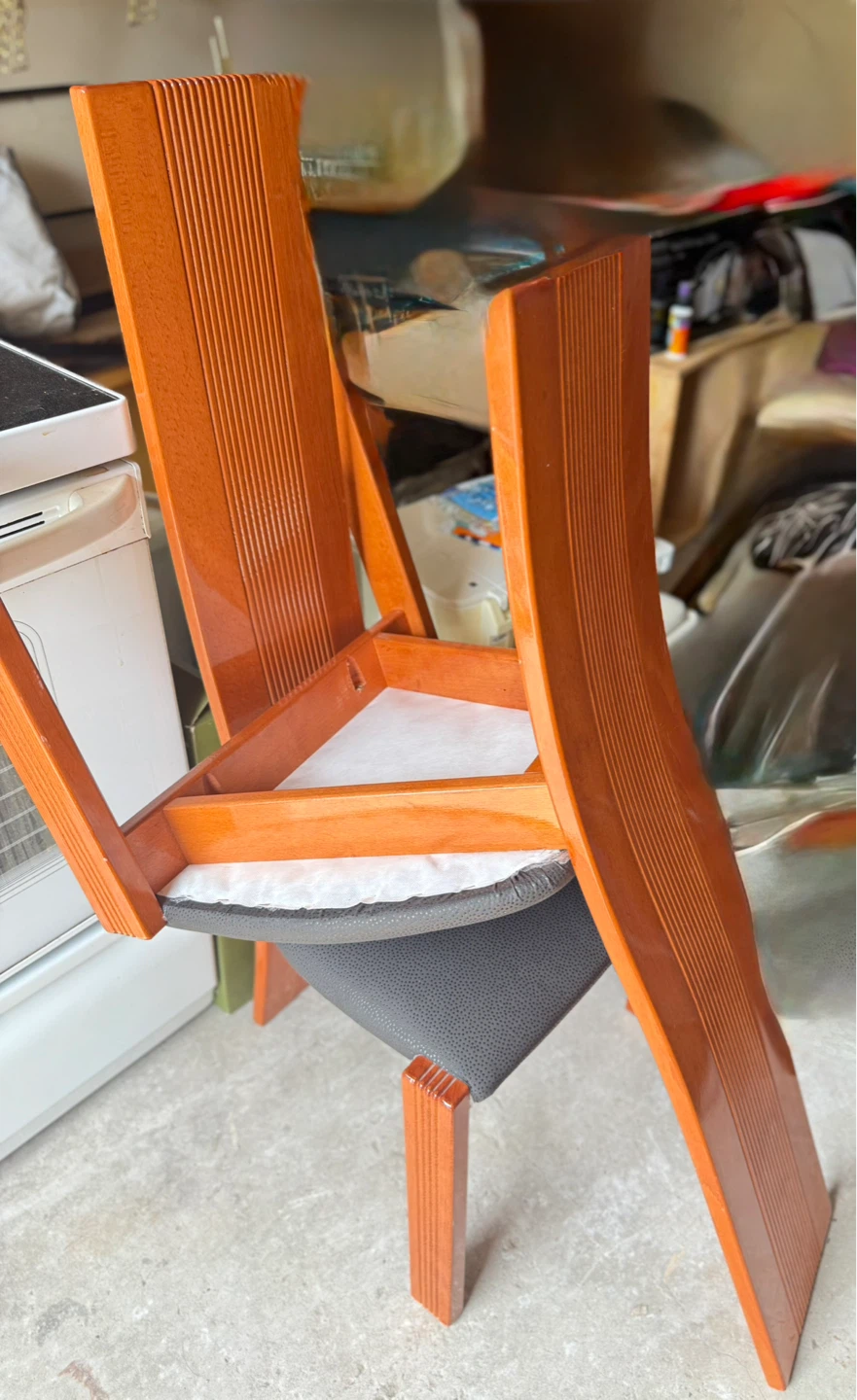 4 High-Back Chairs & Matching Side Table - photo 4