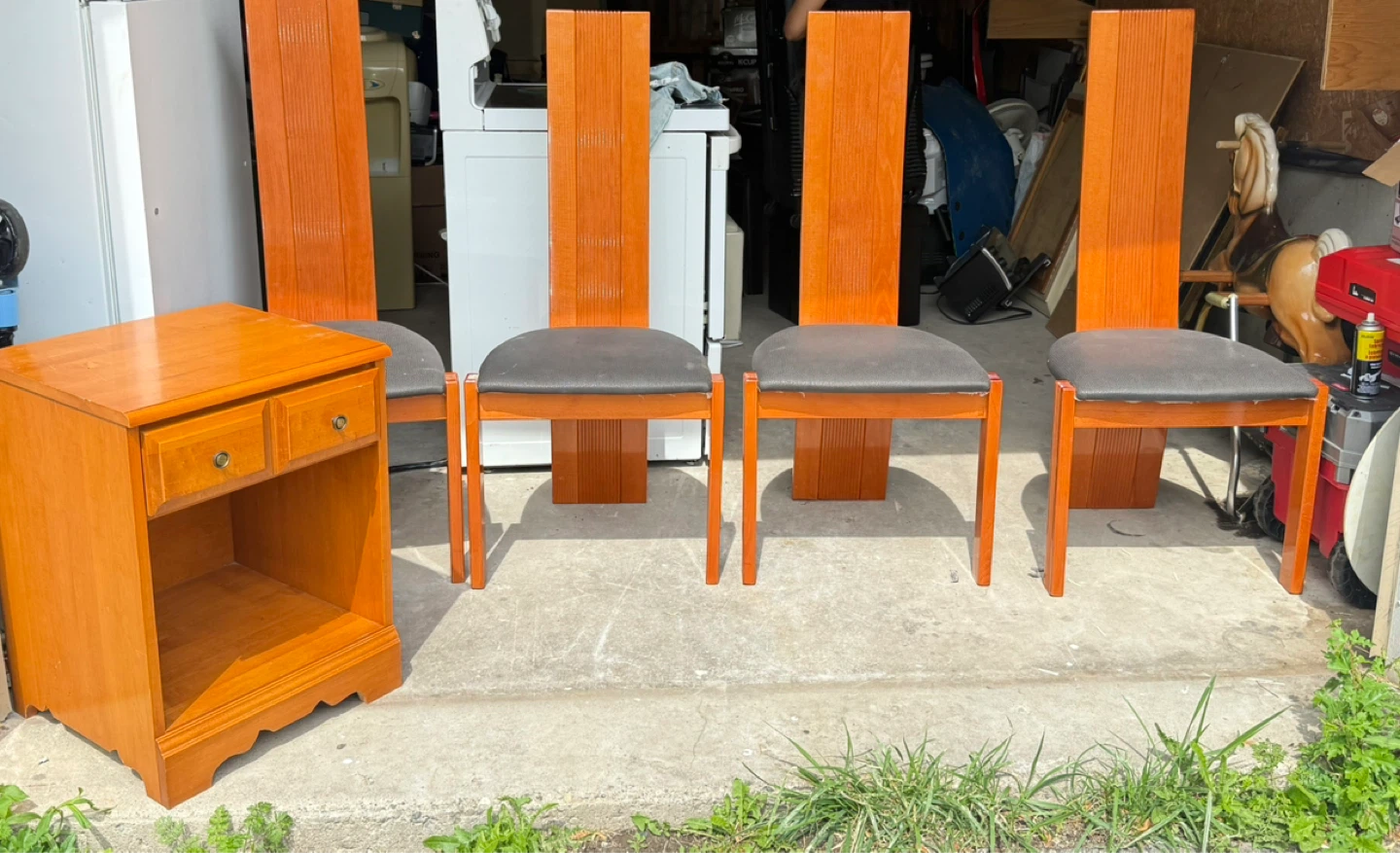 4 High-Back Chairs & Matching Side Table - photo 2