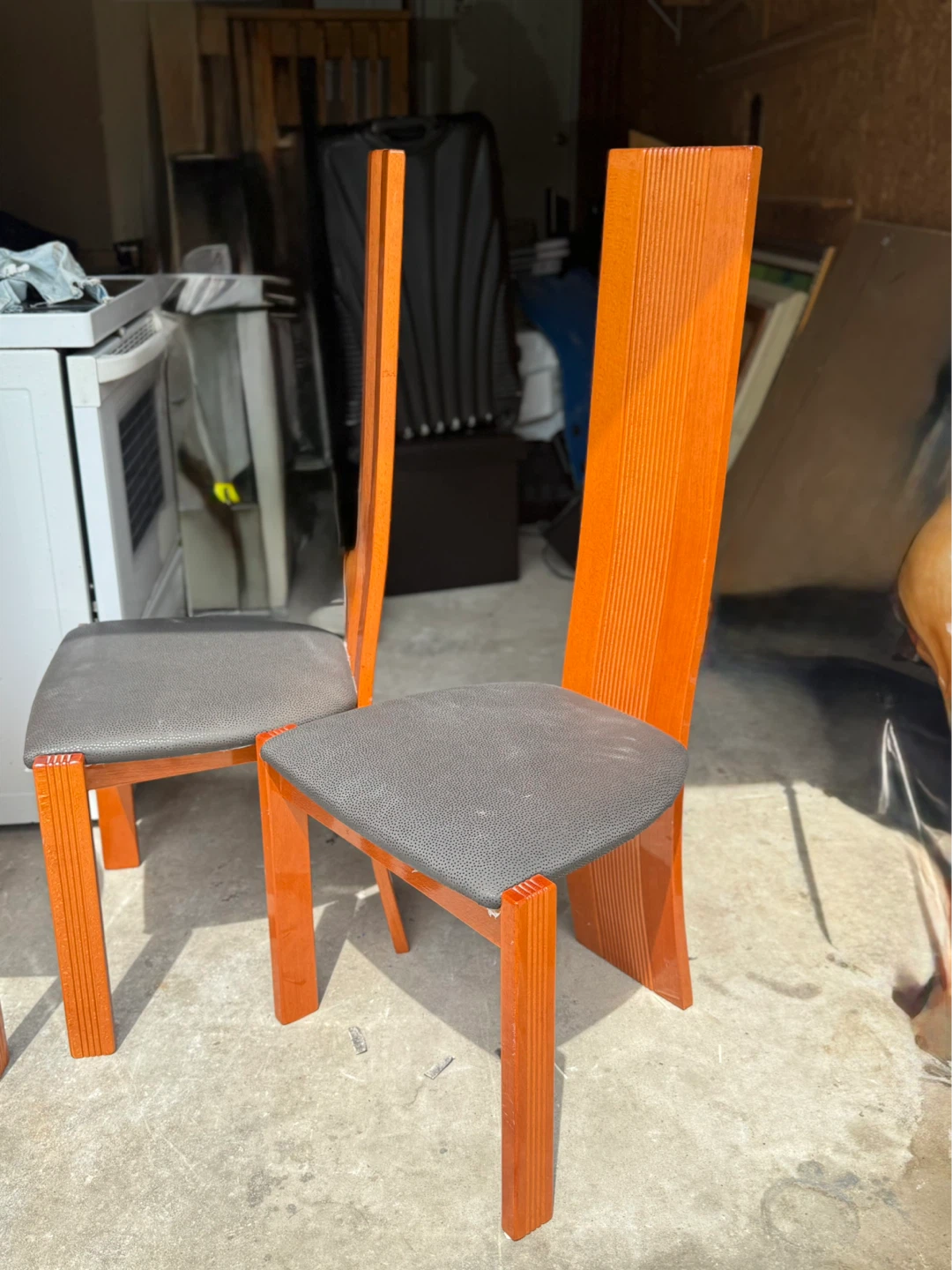 4 High-Back Chairs & Matching Side Table