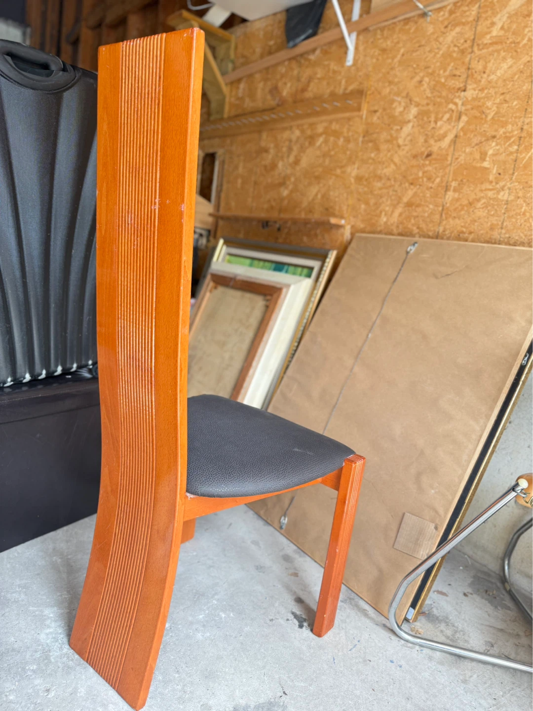 4 High-Back Chairs & Matching Side Table - photo 5