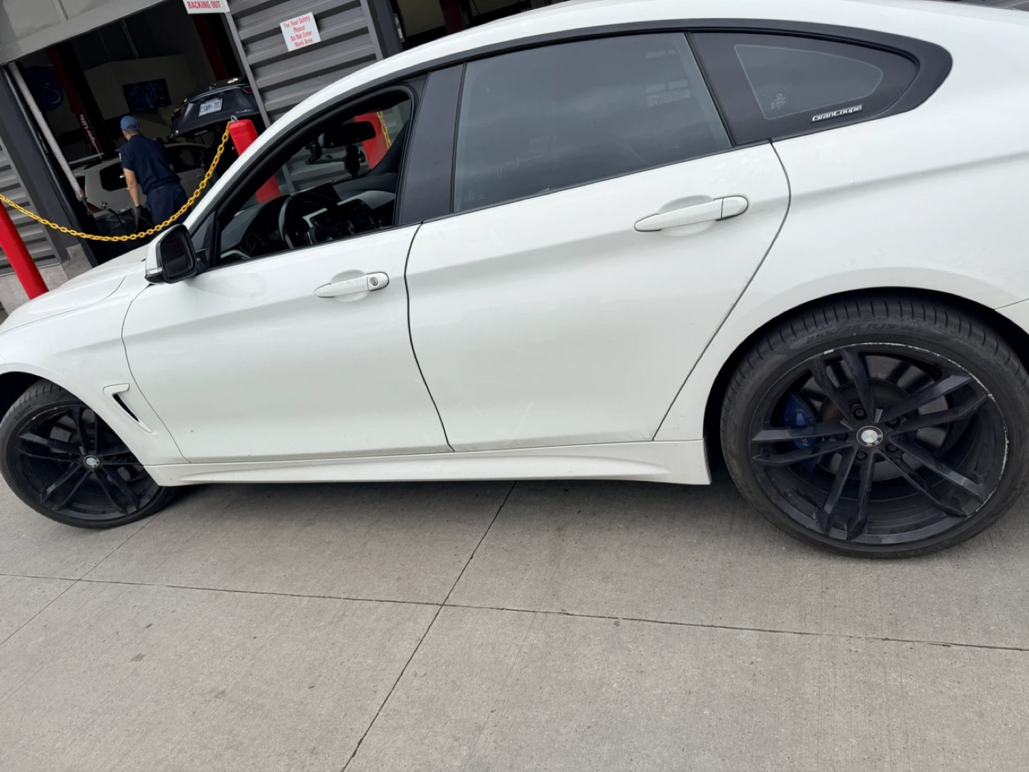 Black Rims and run flat pirelli summer tires.