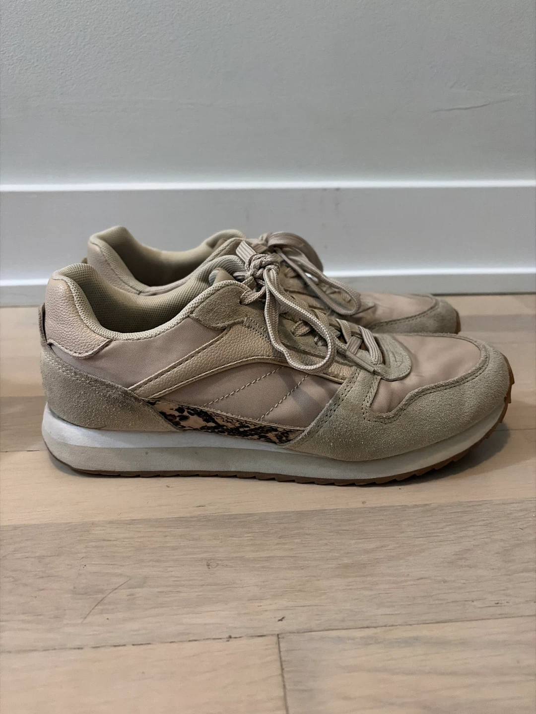 Women’s Accessories - Shoes are Size 6.5 - photo 5