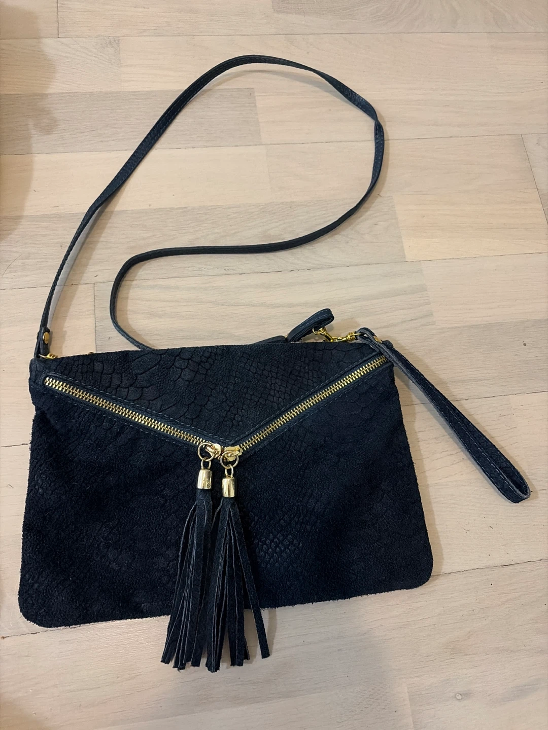 Women’s Accessories - Shoes are Size 6.5 - photo 3