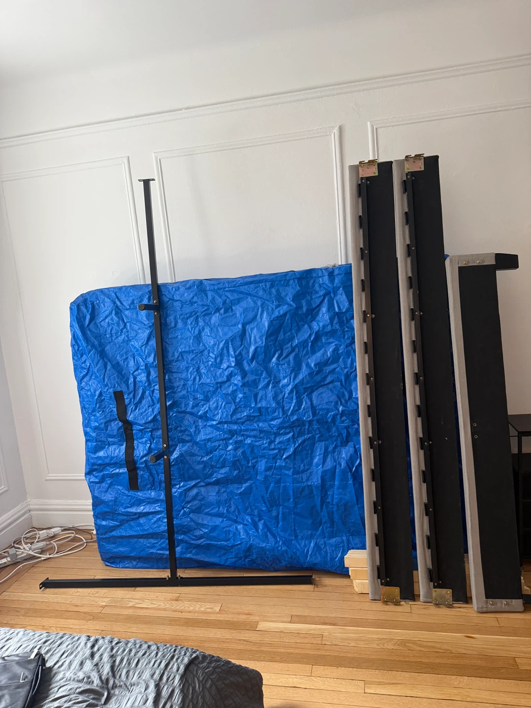Queen Sized Bedframe + Mattress - photo 2