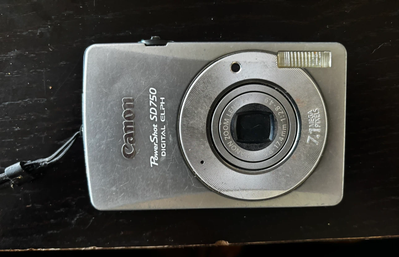 Vintage Canon PowerShot SD750 Digital ELPH Camera