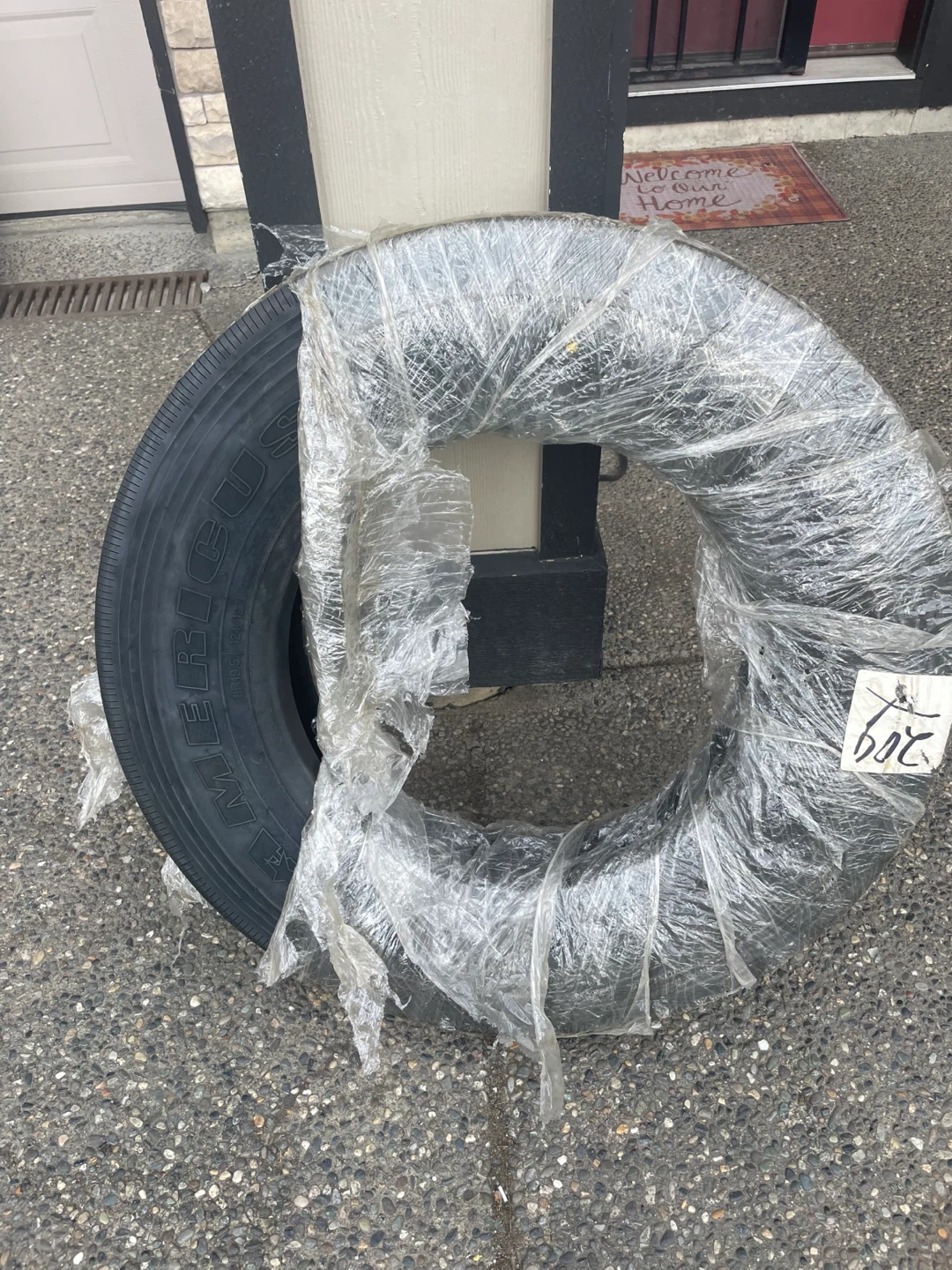 Americus AP2000 8R19.5 Commercial Truck Tire