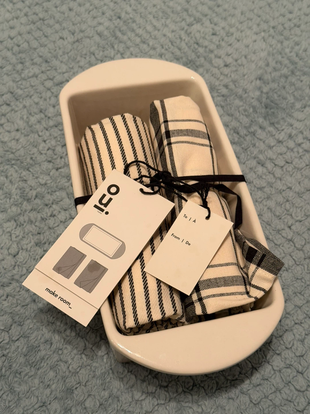 Moving sales: NEW-Oui Loaf Pan & 2 Tea Towels