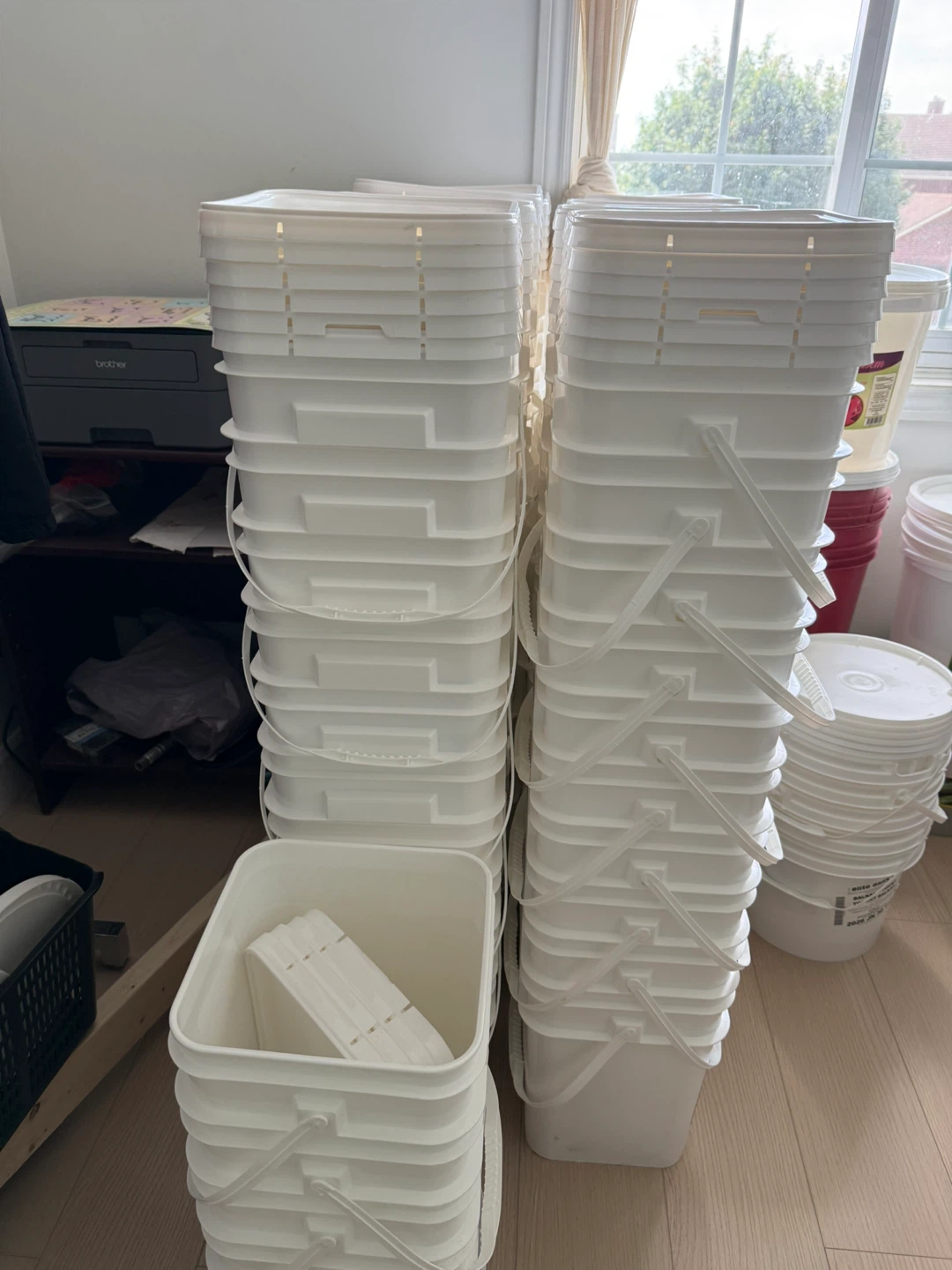 Empty buckets - photo 2