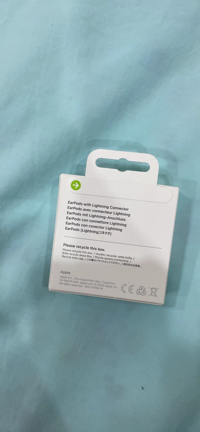 Apple EarPods with Lightning Connector Brand New - photo 2