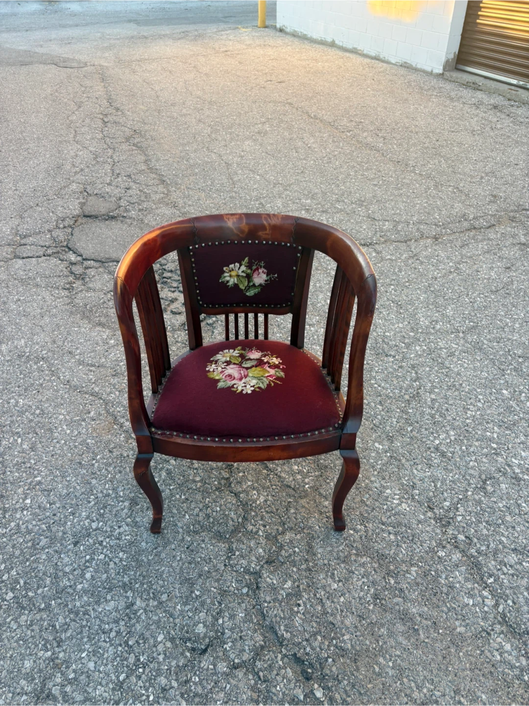 Free delivery used Vintage Accent Chair