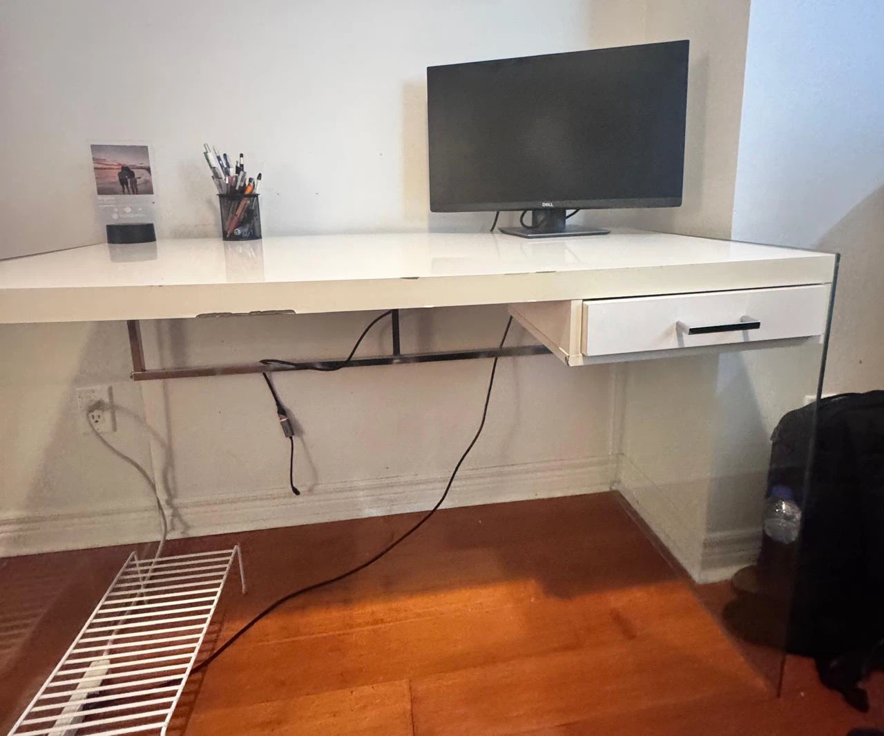 White Modern Desk with Glass Legs - photo 3