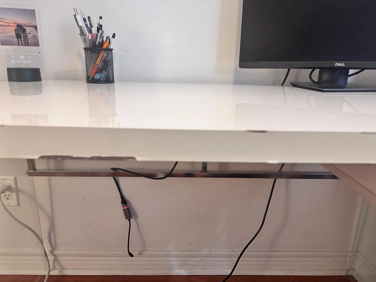 White Modern Desk with Glass Legs - photo 4