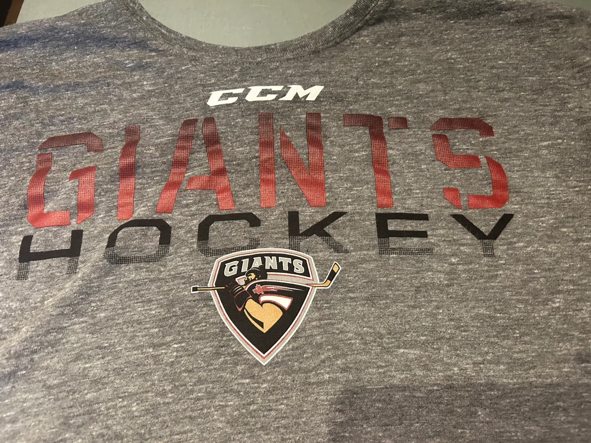 Vancouver Giants women’s tshirt - size 2XL - photo 2