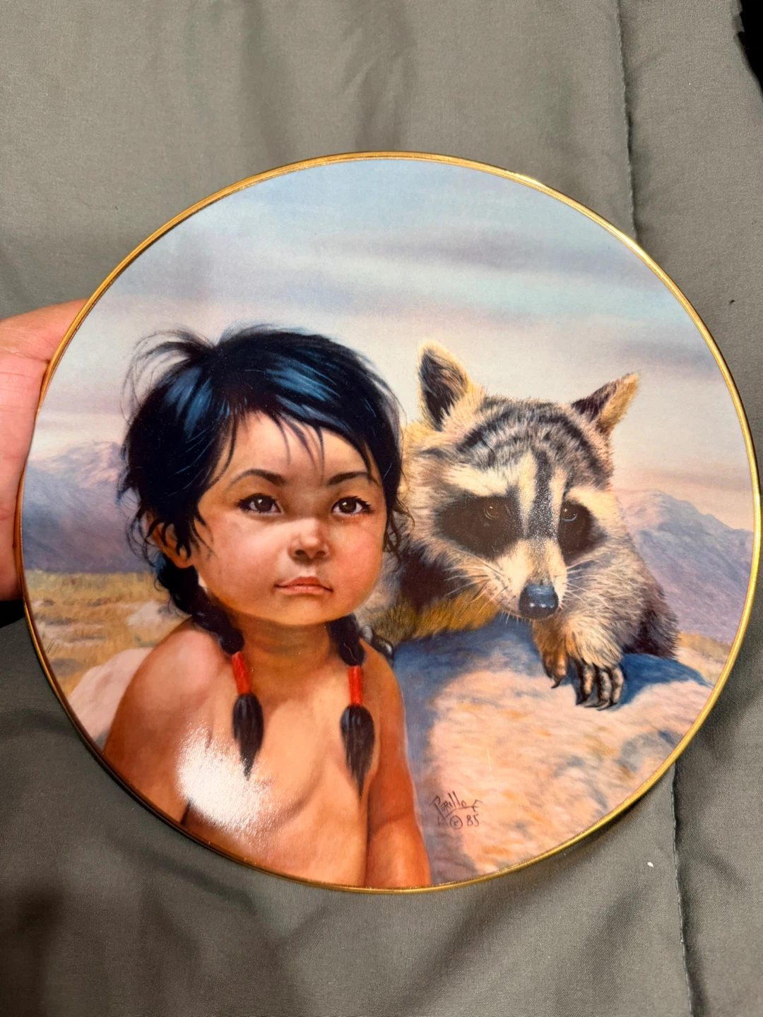 Perillo Dark-Eyed Friends Porcelain Plate