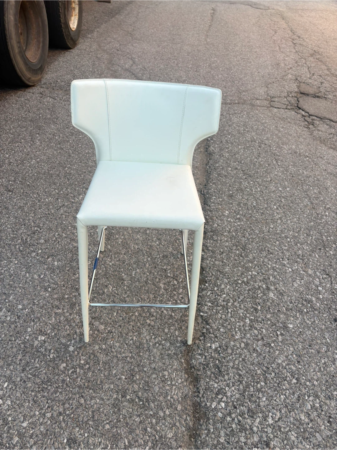 Free delivery used White Bar Stool